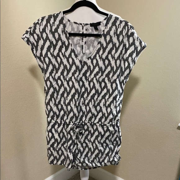 J.Crew Black and White Graphic Cap Sleeve Shorts Jumper. Size XS. With Pockets. - Picture 3 of 16